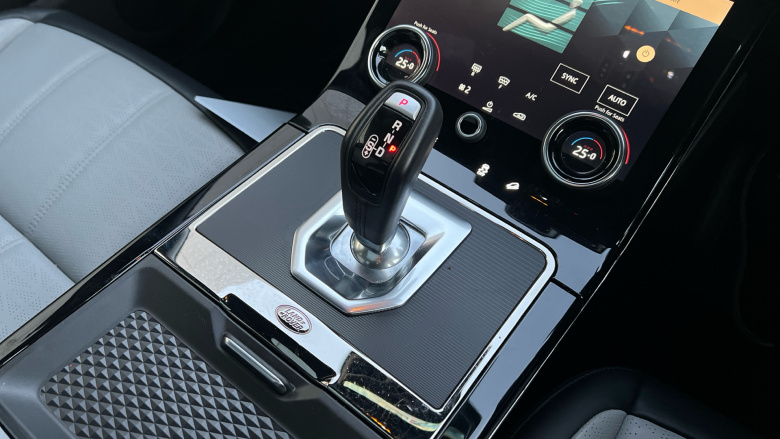 Land Rover Range Rover Evoque 2.0 D200 R-Dynamic HSE 5dr Auto Diesel Hatchback